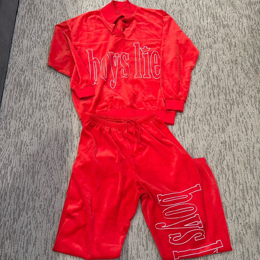 Boys lie set. Size small never worn selling as set